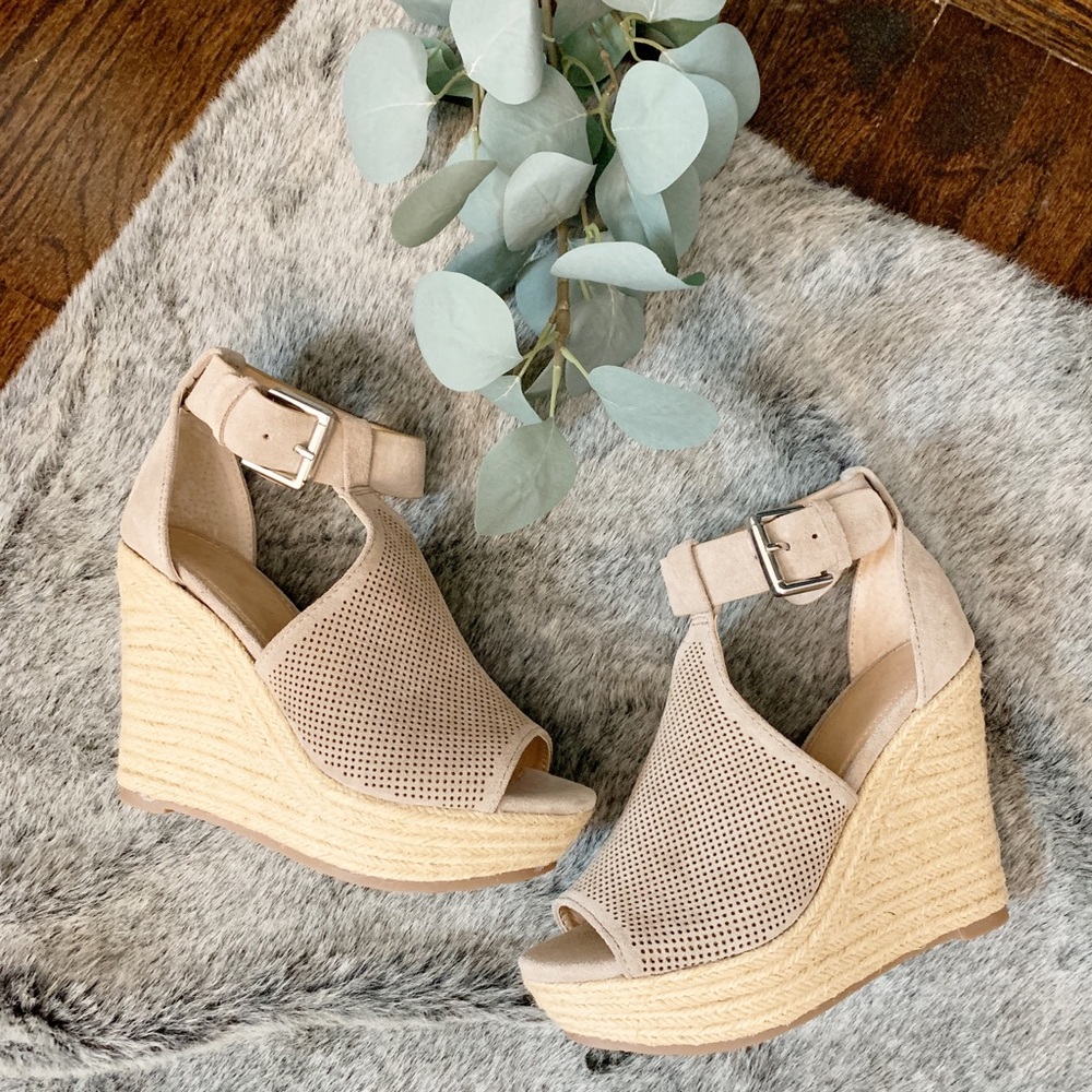 Marc Fisher Allison Wedges Sz. 5